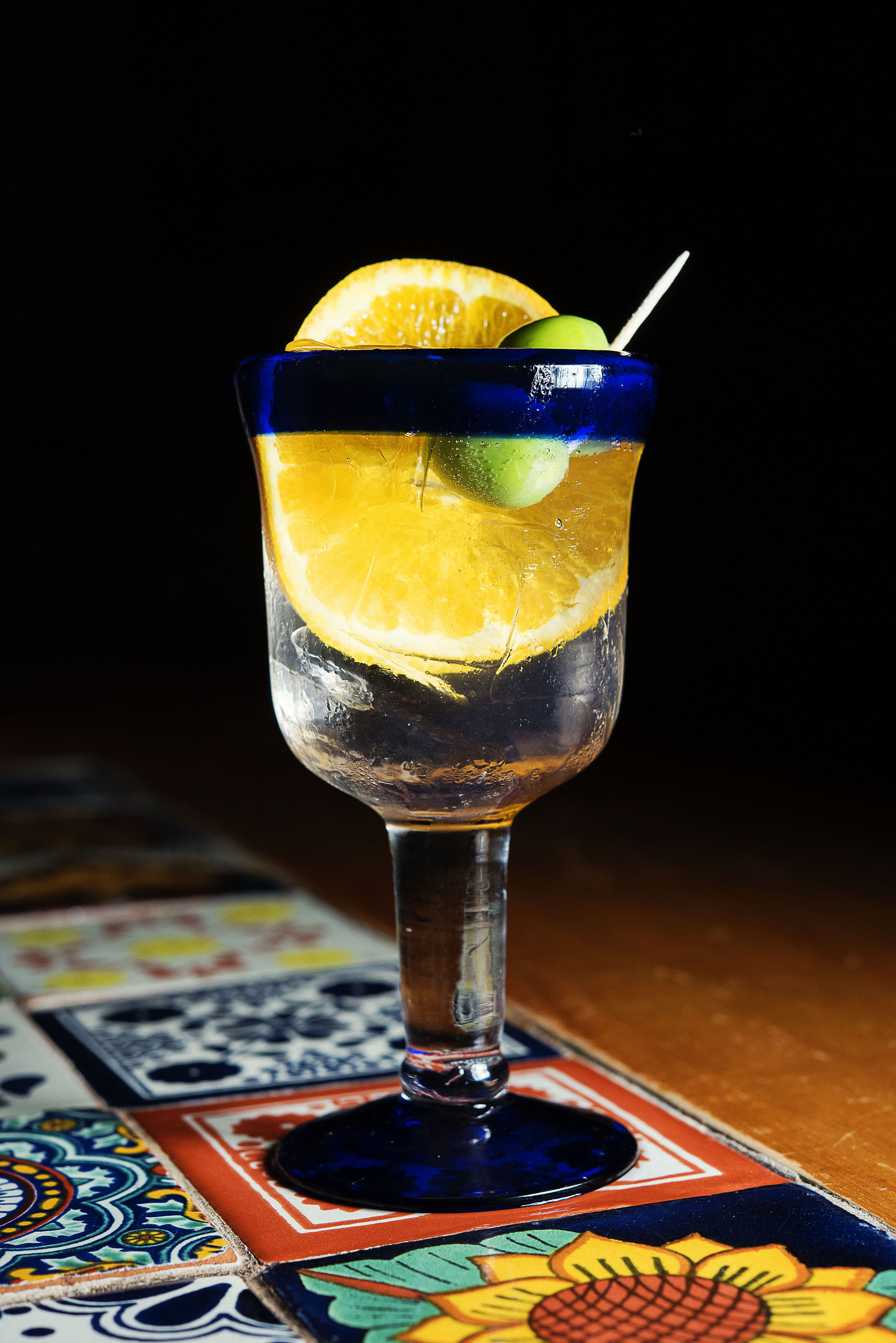 Brokers Gin with Fentiman’s Tonic with orange and olives_CP86184