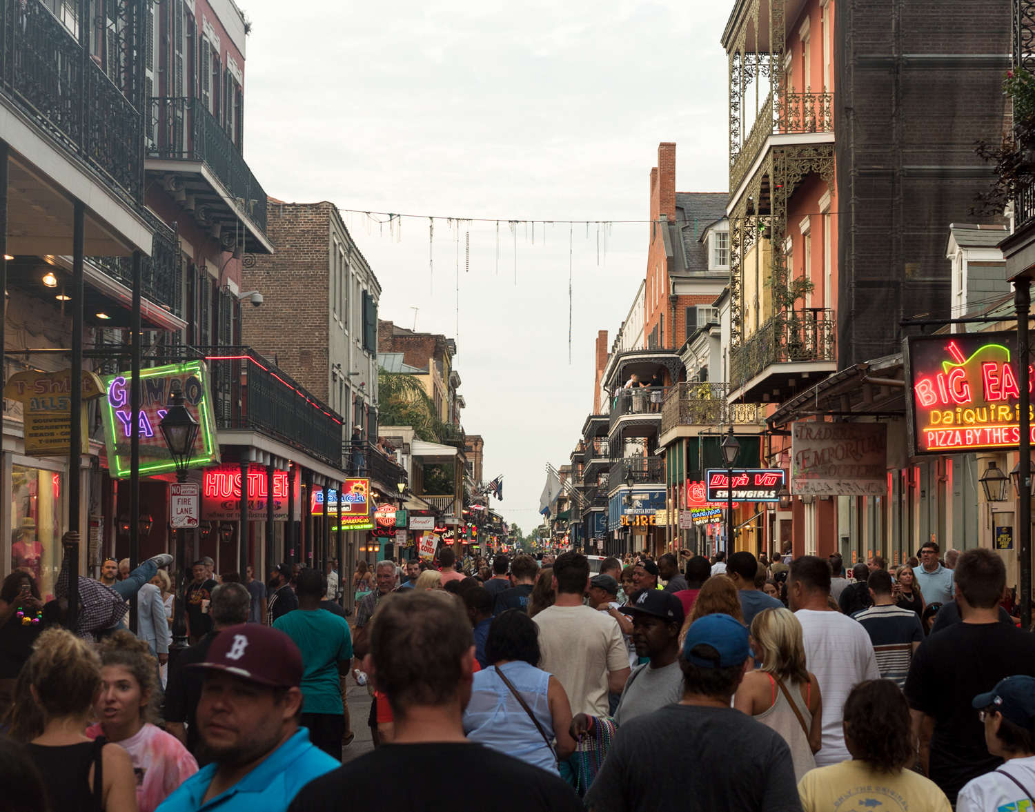 New-Orleans-Bourbon-Street-P1040689