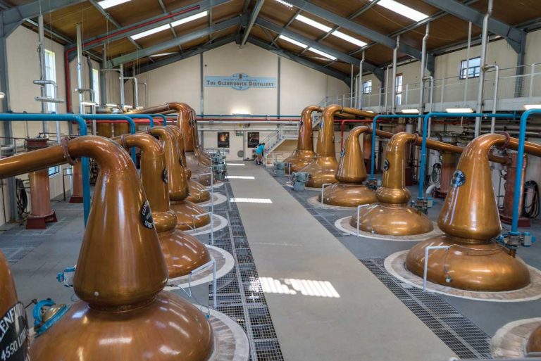 Explainer the differences between pot stills and column stills